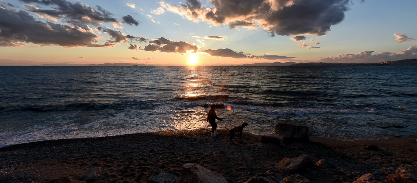 Καιρός: Ηλιοφάνεια με αρκετές νεφώσεις και... ασθενείς βροχοπτώσεις